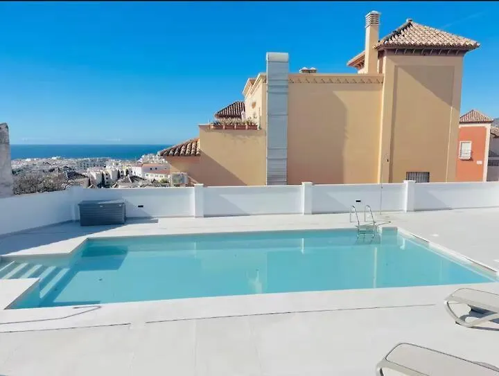 Nerja Apartamento Con Piscina Y Garaje
